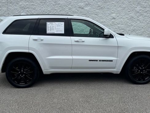 Used 2018 Jeep Grand Cherokee Altitude AWD/4WD image 2
