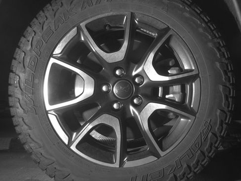 Used 2025 Jeep Compass Trailhawk AWD/4WD image 13