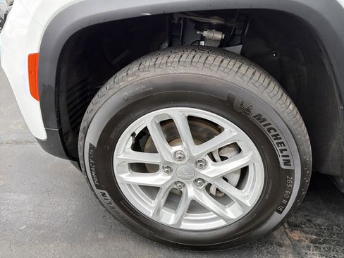 Certified 2024 Jeep Grand Cherokee Laredo X w/ Luxury Tech Group I image 39