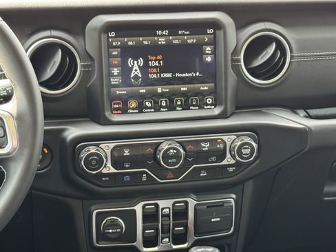 Used 2023 Jeep Wrangler Sahara image 17