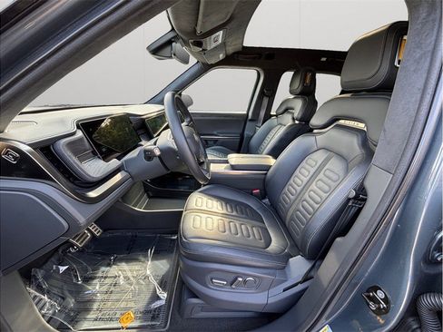 Used 2022 Rivian R1T Adventure AWD/4WD image 2
