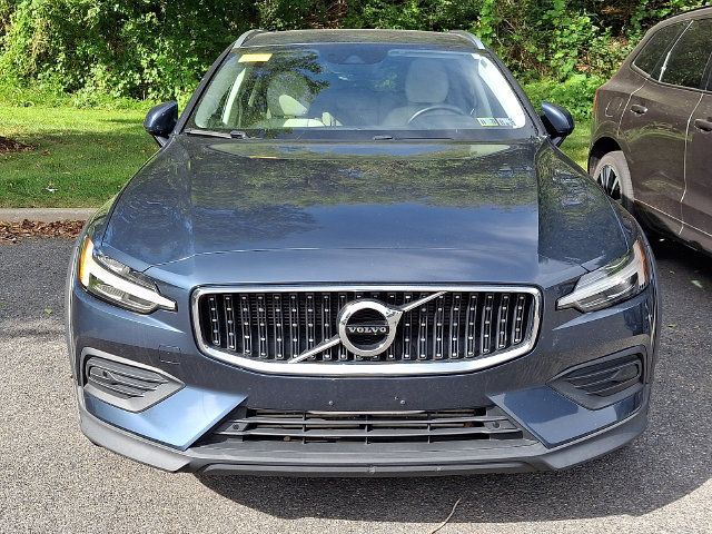 Used 2020 Volvo V60 T5 Cross Country AWD/4WD image 2
