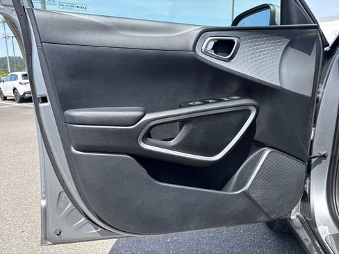 Used 2023 Kia Soul S FWD image 16