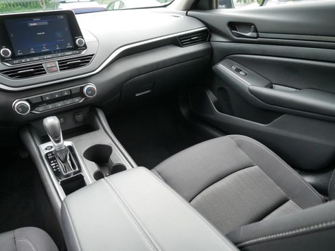 Certified 2025 Nissan Altima 2.5 S FWD image 11