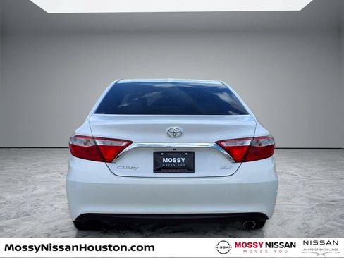 Used 2017 Toyota Camry XLE FWD image 6