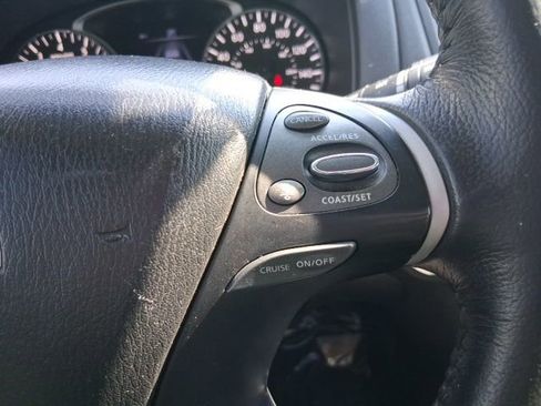 Used 2020 Nissan Pathfinder SV image 21