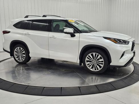 Used 2024 Toyota Highlander Platinum AWD/4WD image 7