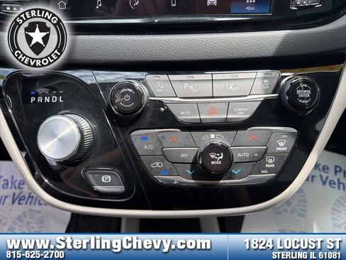 Used 2023 Chrysler Pacifica Touring-L FWD image 23