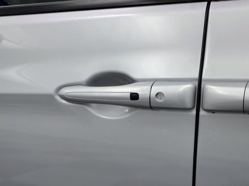 New 2026 Chrysler Pacifica Select w/ S Appearance Package FWD image 18