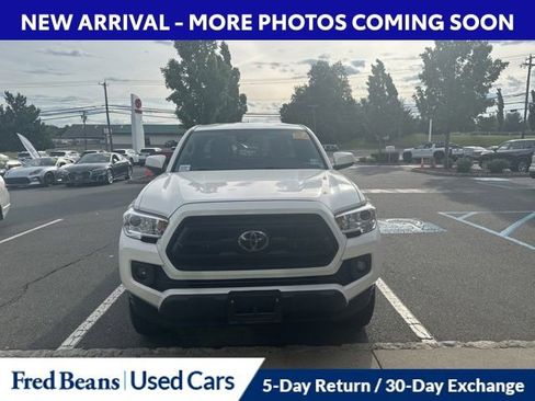 Certified 2022 Toyota Tacoma SR w/ SR Convenience Package AWD/4WD image 8