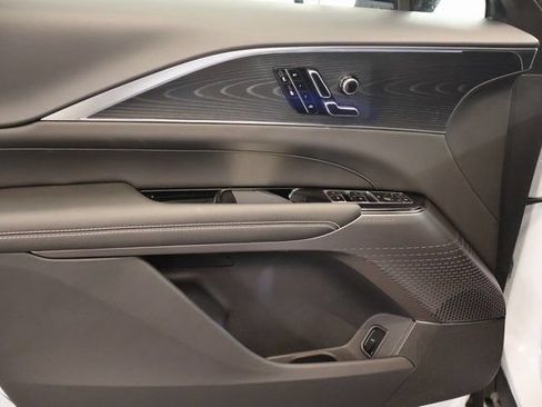 New 2026 Cadillac Lyriq Luxury AWD/4WD image 15