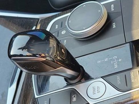 Used 2022 BMW 330e image 27