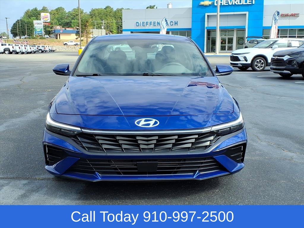Used 2025 Hyundai Elantra SEL FWD image 2