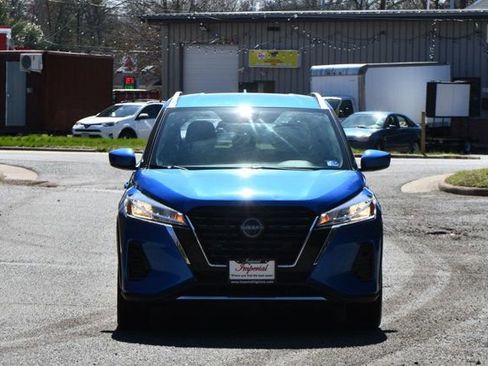 Used 2022 Nissan Kicks SV image 2