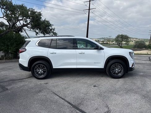 Certified 2025 GMC Acadia Elevation FWD image 12