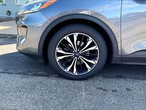 Used 2022 Ford Escape SE w/ SE Sport Appearance Package FWD image 4