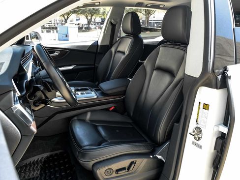 Used 2022 Audi Q8 Premium image 36