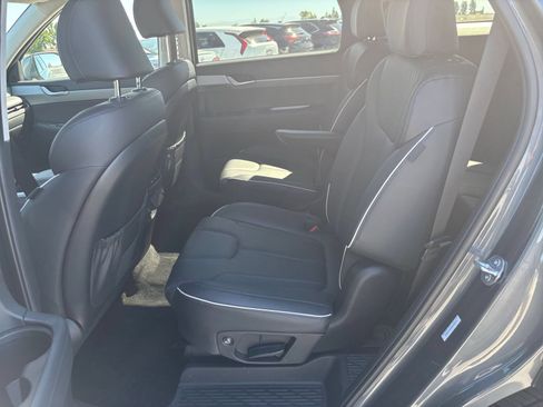 Used 2025 Hyundai Palisade SEL FWD image 29