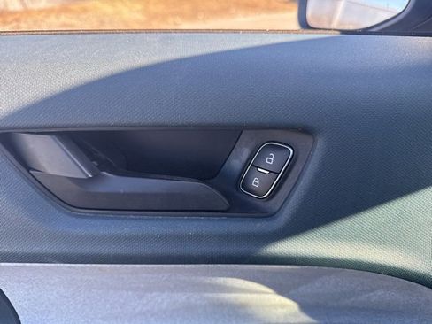 Used 2022 Ford Maverick XLT image 11