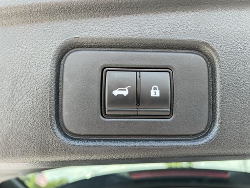 Used 2023 Nissan Pathfinder SL AWD/4WD image 14