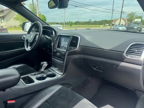 Used 2018 Jeep Grand Cherokee Altitude AWD/4WD image 8
