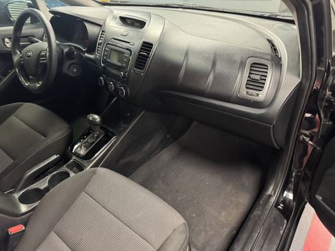 Used 2018 Kia Forte LX image 12