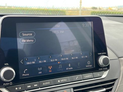 Used 2025 Nissan Altima 2.5 SV FWD image 17