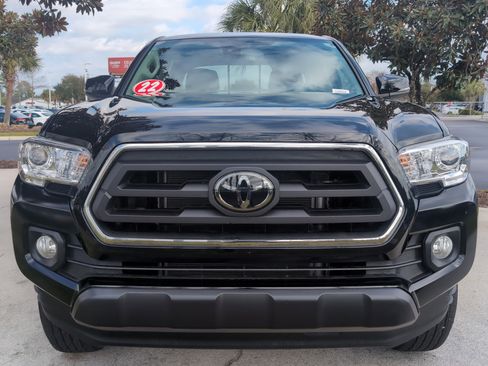Certified 2022 Toyota Tacoma SR5 image 3