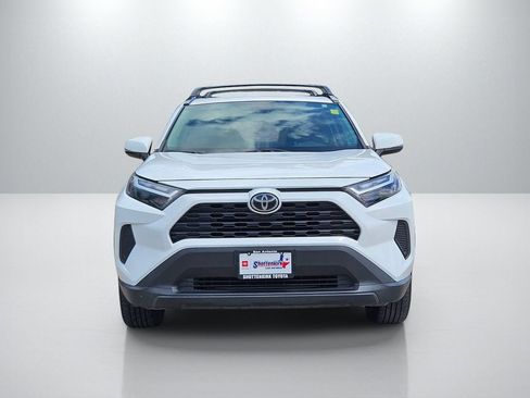 Used 2022 Toyota RAV4 XLE w/ Convenience Package FWD image 2