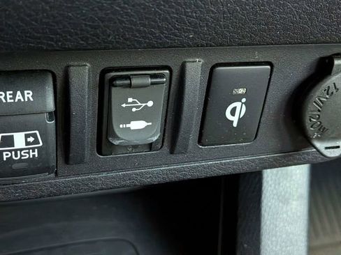 Used 2018 Toyota Tacoma TRD Off-Road AWD/4WD image 23