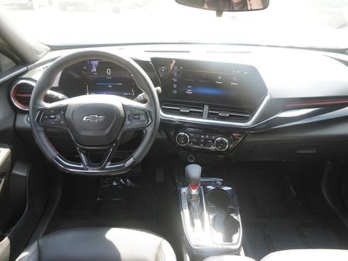 Used 2024 Chevrolet Trax RS w/ Sunroof Package FWD image 15
