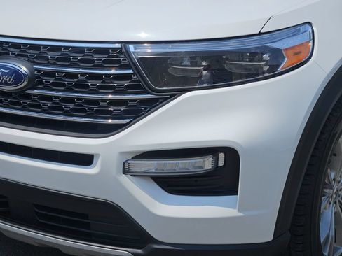Used 2022 Ford Explorer XLT w/ Equipment Group 202A RWD image 5