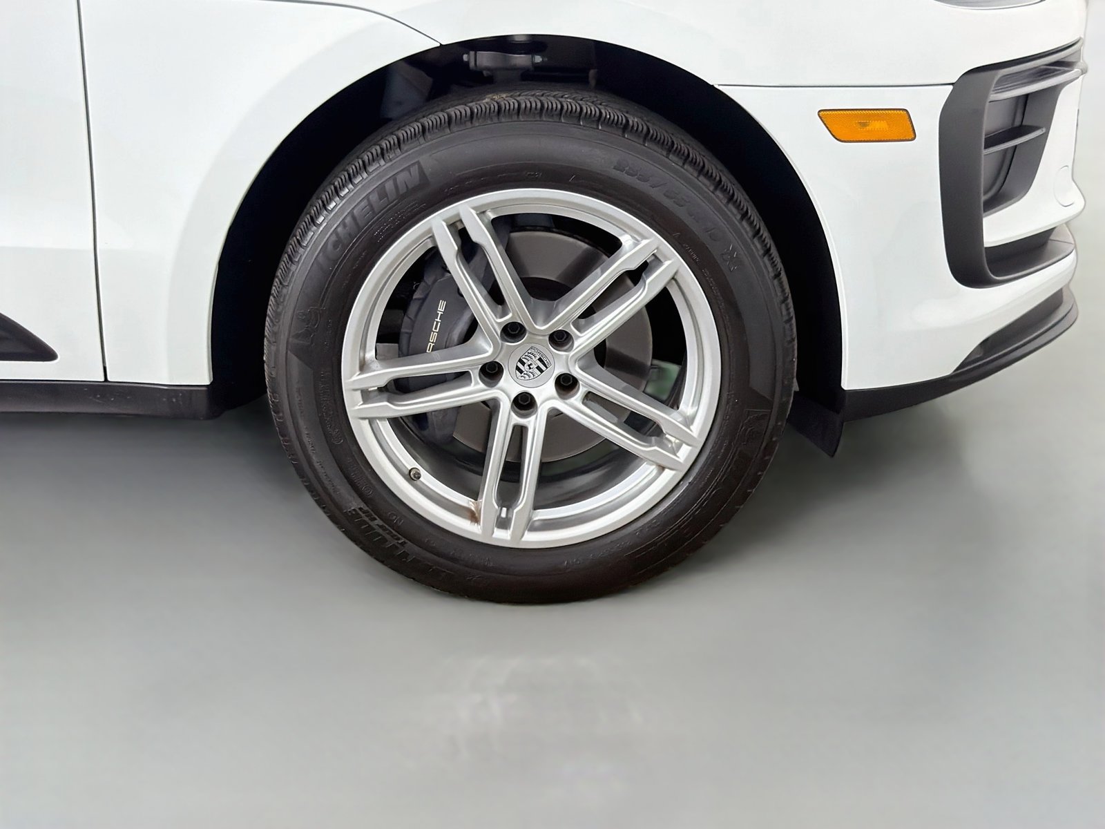 Used 2024 Porsche Macan w/ Premium Plus Package AWD/4WD image 36