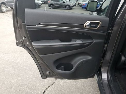 Used 2017 Jeep Grand Cherokee Limited image 26