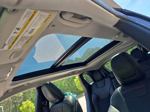 Used 2019 Jeep Cherokee Trailhawk w/ Comfort/Convenience Group image 32