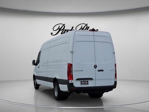Used 2024 Mercedes-Benz Sprinter 3500 image 3