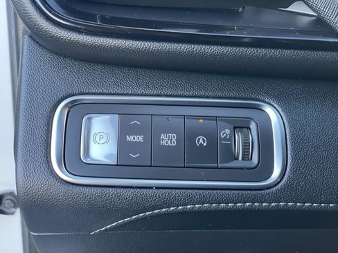 Used 2025 Buick Enclave Preferred image 19