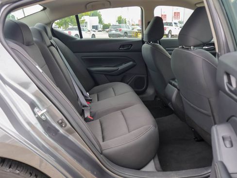 Used 2025 Nissan Altima 2.5 SV FWD image 11