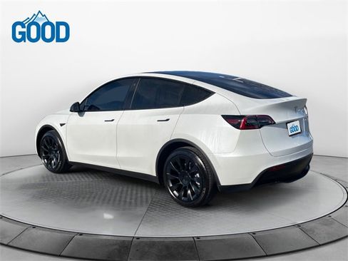 Used 2022 Tesla Model Y Long Range image 3