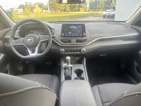 Used 2025 Nissan Altima 2.5 SV FWD image 34