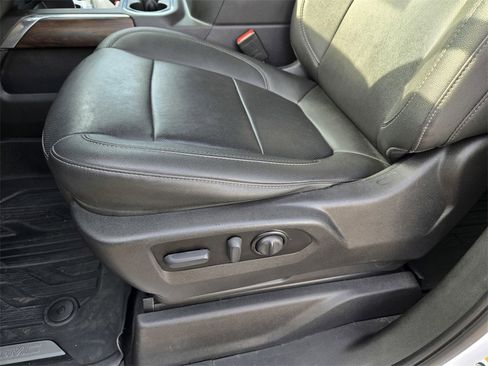 Used 2022 GMC Sierra 1500 SLT w/ SLT Premium Package image 11