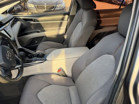 Used 2020 Toyota Camry LE image 9