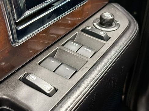 Used 2017 Lincoln Navigator Select image 18