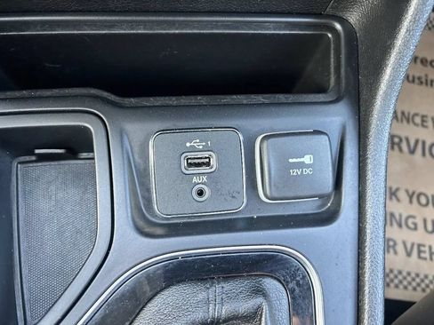 Used 2019 Jeep Cherokee Limited FWD image 26