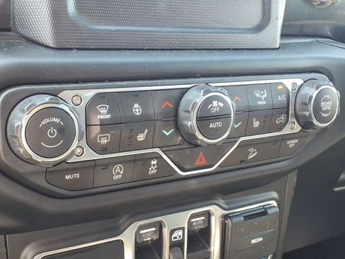 Used 2019 Jeep Wrangler Unlimited Sport AWD/4WD image 22