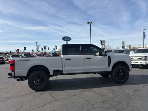 Used 2024 Ford F350 Platinum w/ Tremor Off-Road Package AWD/4WD image 5