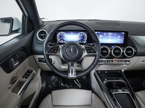 Certified 2026 Mercedes-Benz GLA 250 4MATIC image 11