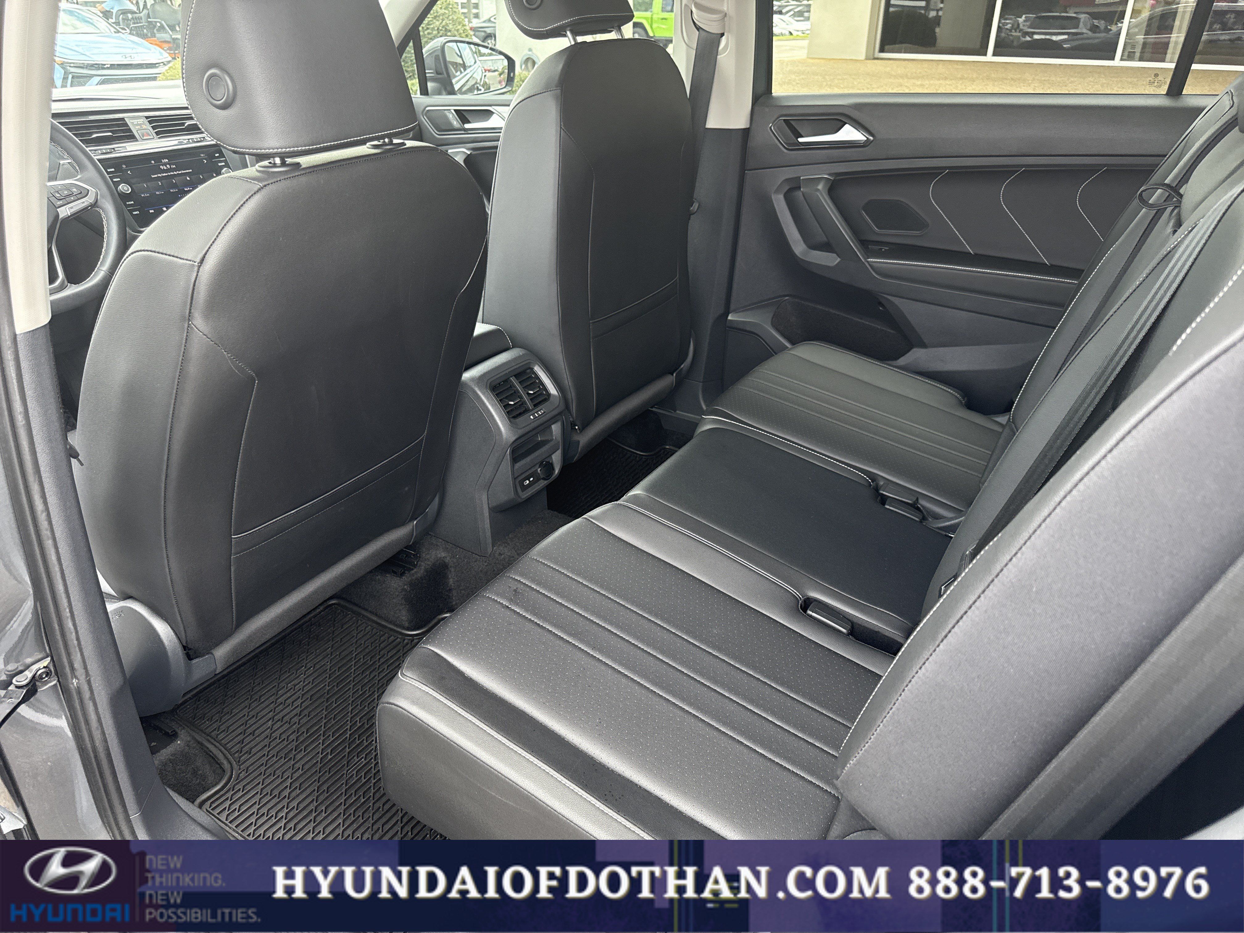 Used 2023 Volkswagen Tiguan SE FWD image 12