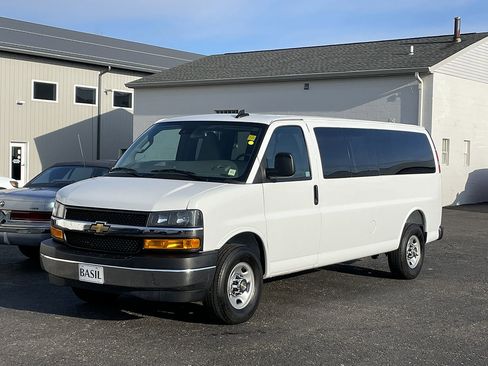 Used 2025 Chevrolet Express 3500 LT w/ LT Preferred Equipment Group image 4