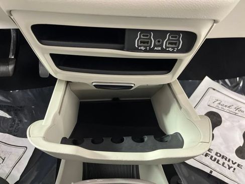 Used 2023 Chrysler Pacifica Touring-L FWD image 29